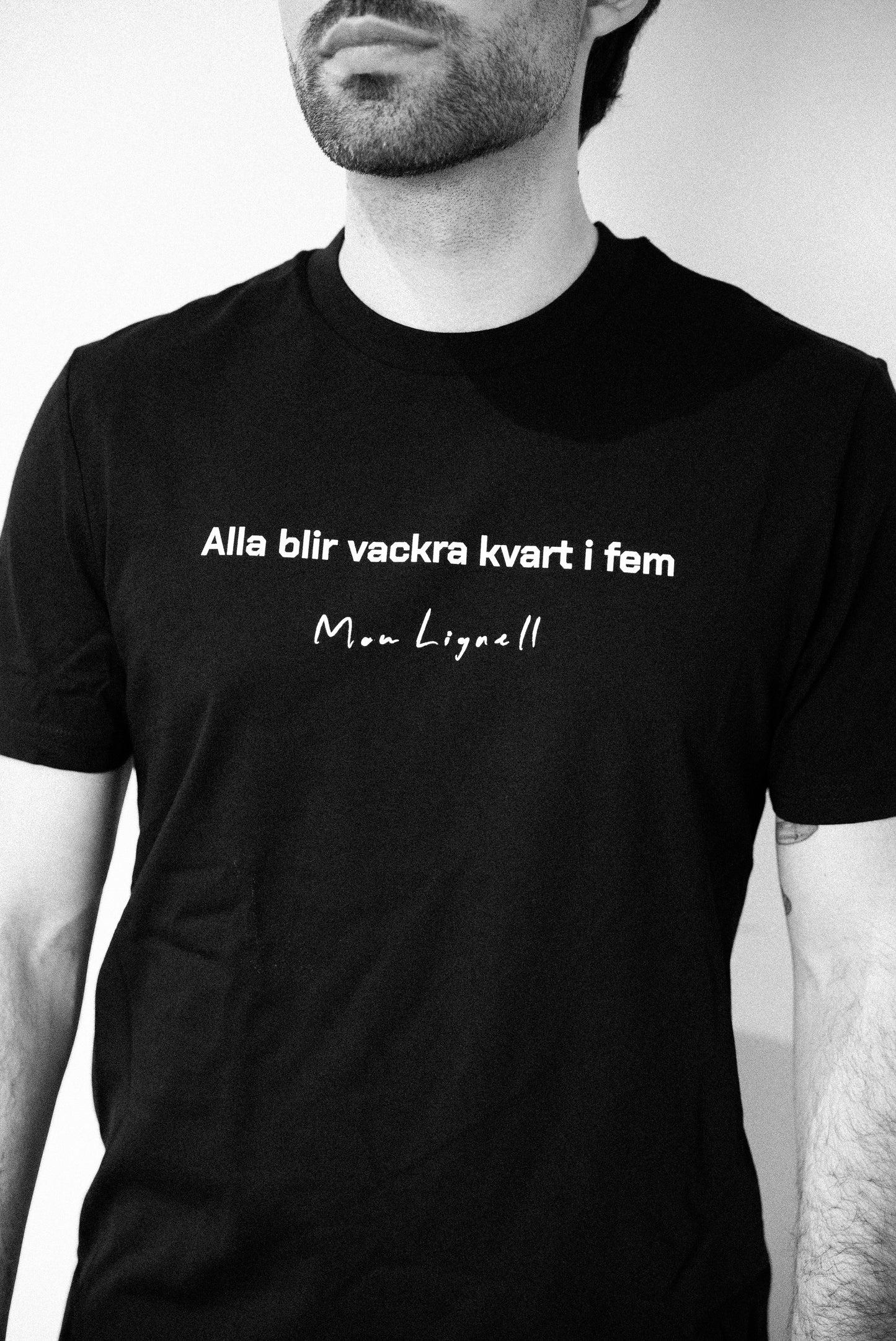 T-shirt - Alla blir vackra kvart i fem